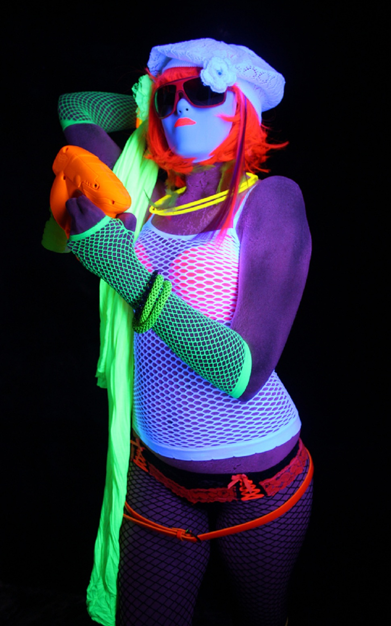 Illustration for article titled 10 Psychedelic Blacklight Portraits